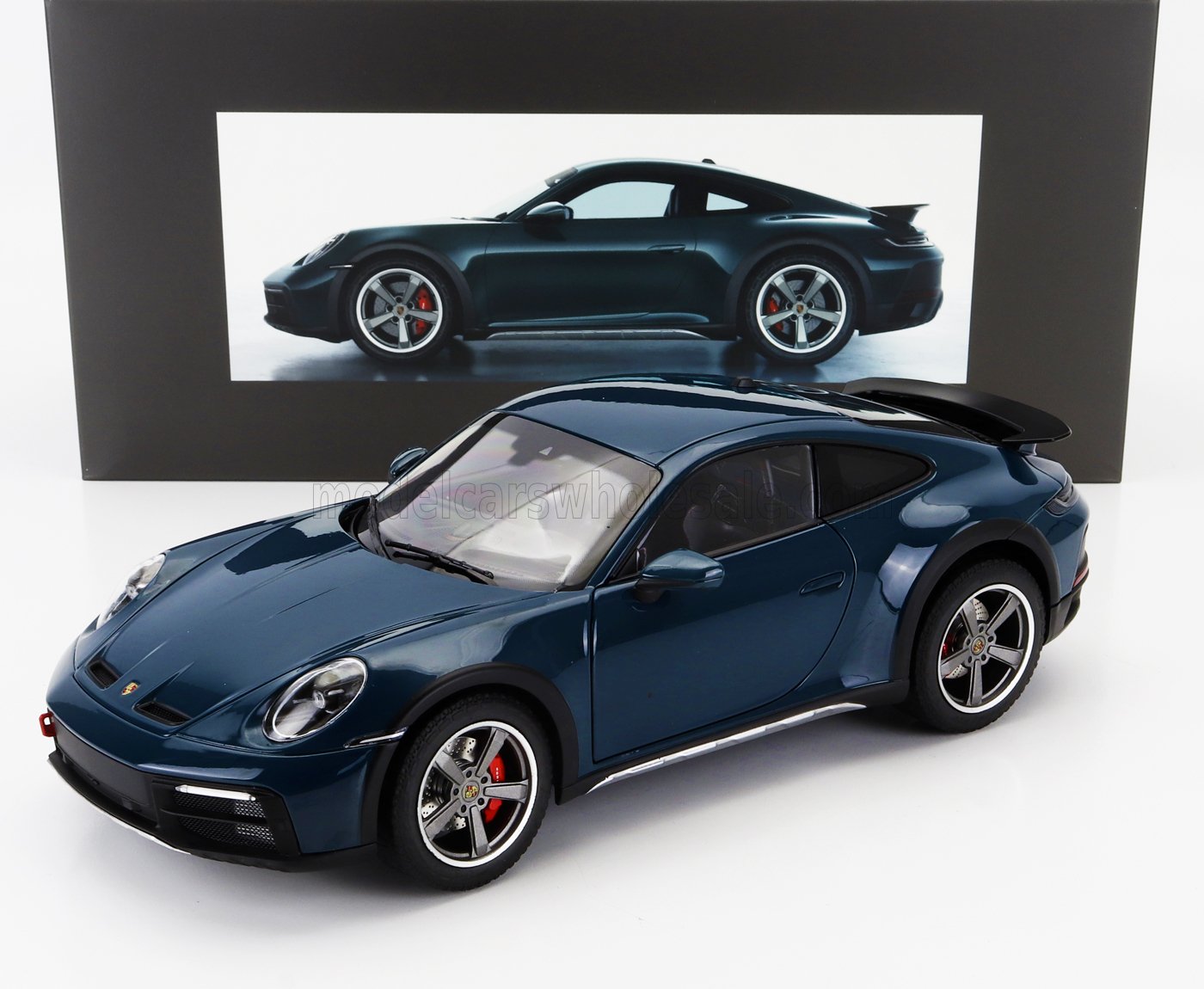 đ RendelĂ©sre Ă©rkezik â Porsche 911 992 Dakar Coupe 2023 â Fjord KĂ©k-Zöld â 1:18 Norev