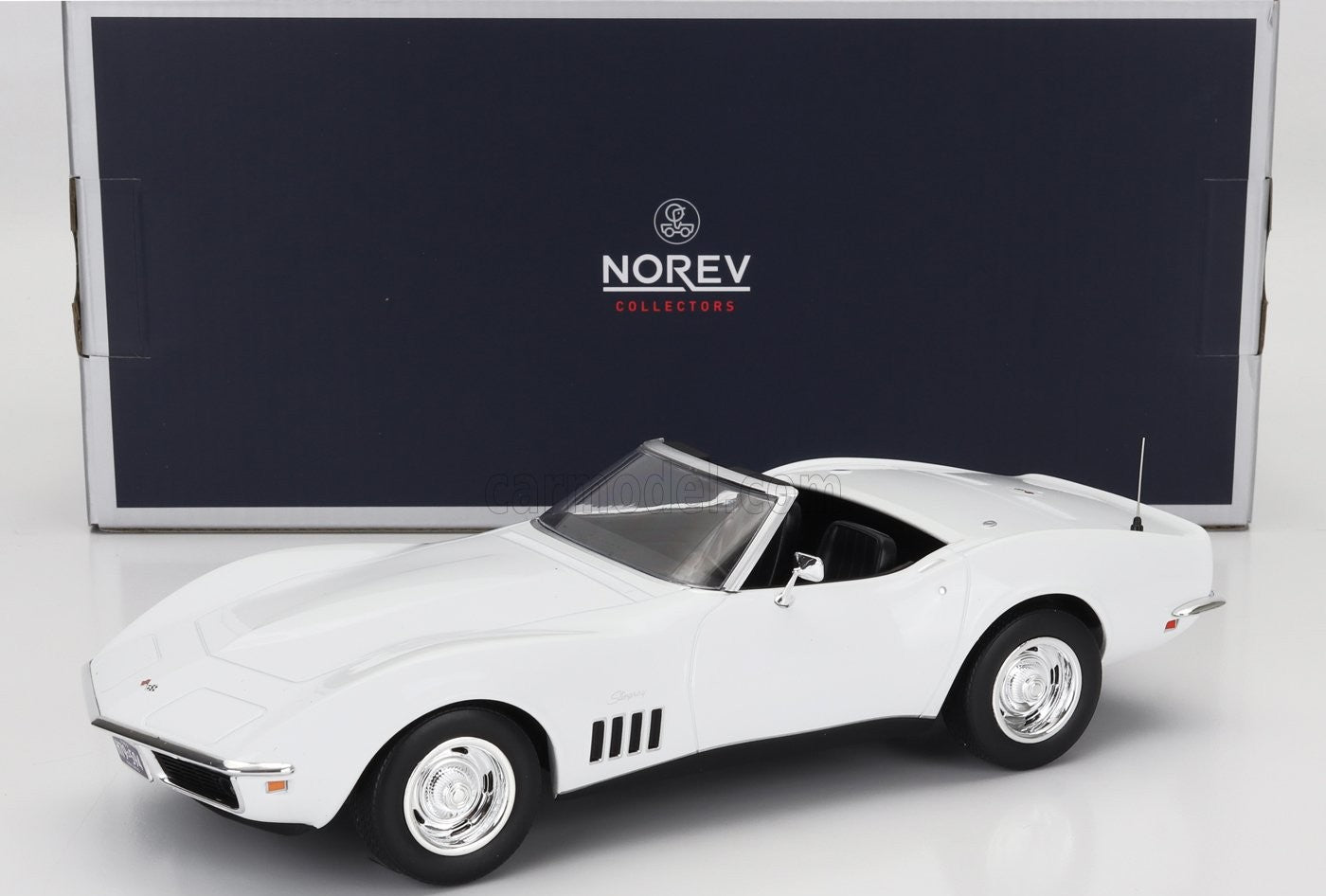 đ RendelĂ©sre Ă©rkezik â Chevrolet Corvette Cabriolet Open 1969 â FehĂ©r â 1:18 Norev