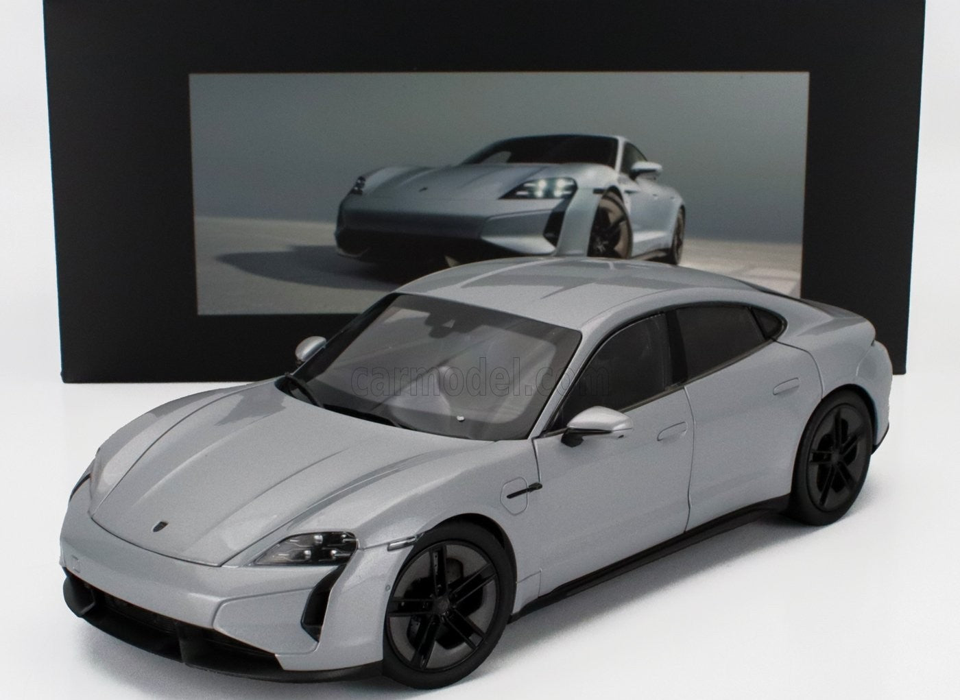 đ RendelĂ©sre â Porsche Taycan Turbo GT (J1.2) 2024 â JĂ©gszĂŒrke â 1:18 Norev