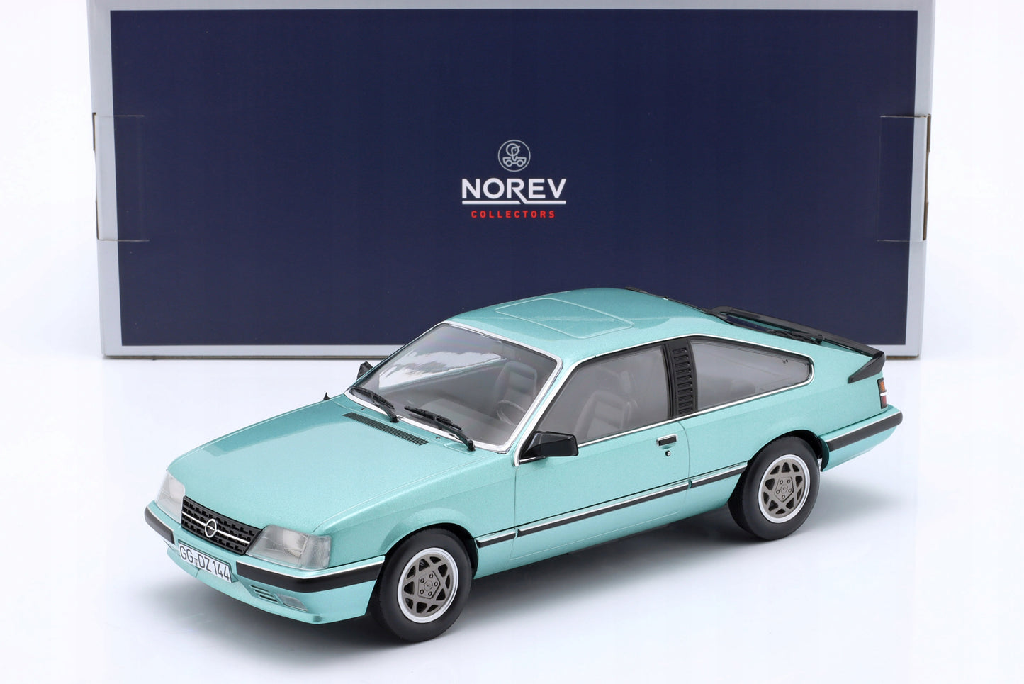 đ RendelĂ©sre â Opel Monza 2.5E 1983 â Zöld â 1:18 Norev