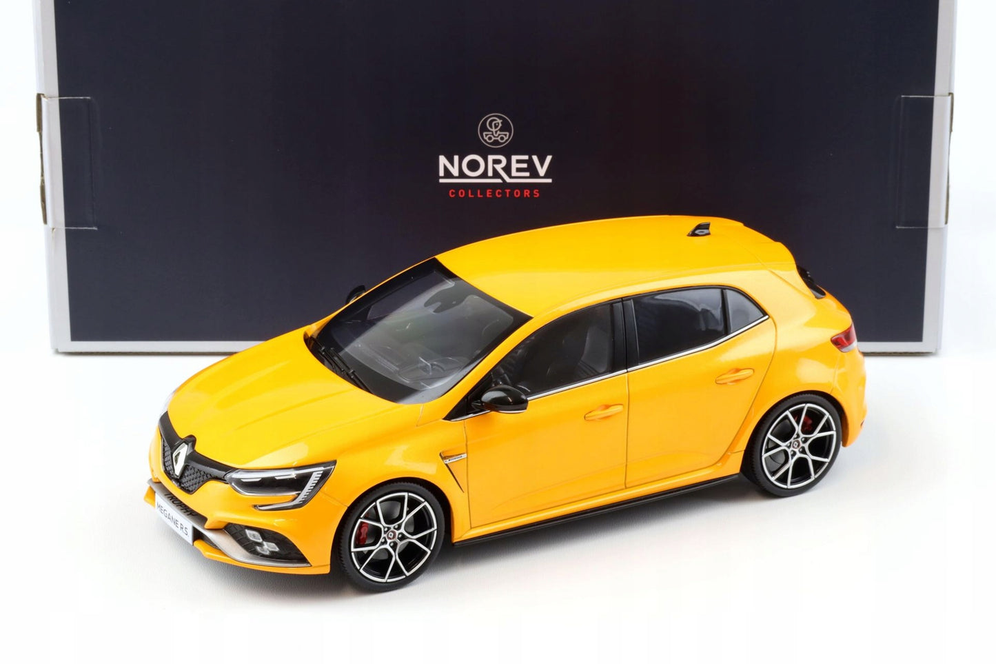 đ RendelĂ©sre Ă©rkezik â Renault Megane RS Trophy 2022 â Narancs â 1:18 Norev