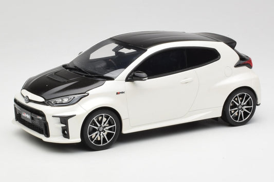 🚗 Rendelésre érkezik – Toyota Yaris GRMN Rally Package 2022 – White/Black – 1:18 Otto-mobile