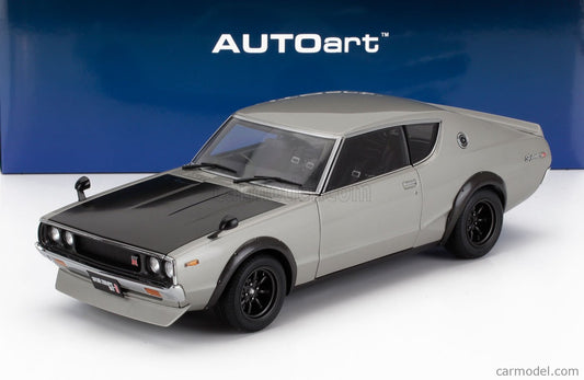 🚗 Rendelésre – Nissan Skyline 2000 GT-R (KPGC110) Tuned Version Coupé 1973 – Többszínben rendelhető – 1:18 AutoArt